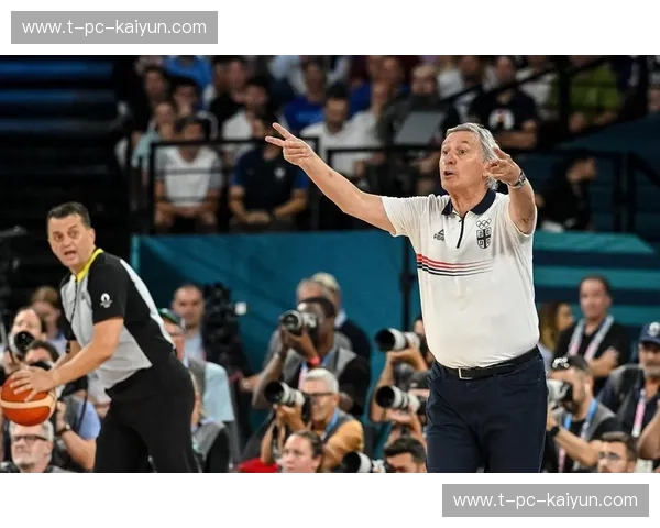 篮球世界杯硝烟再起：美国队与塞尔维亚队的巅峰对决，谁将书写新的传奇？